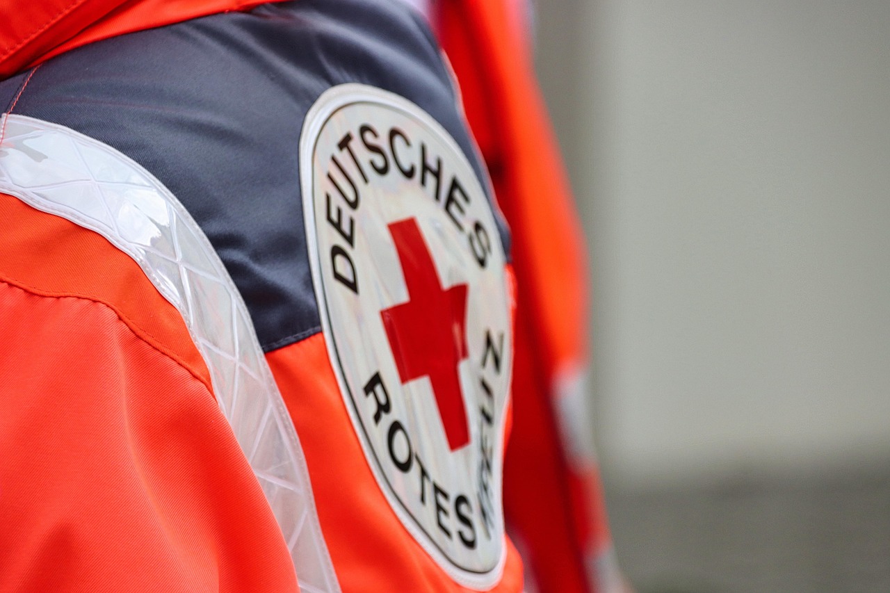 red-cross-7506870_1280